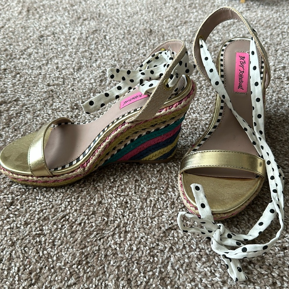 Betsy Johnson size 7.5 never used